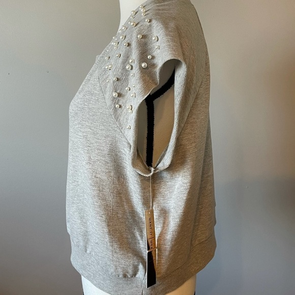Almost Famous pearl faux beads top in a size large NWT pearl beads on sleeves - Picture 10 of 12